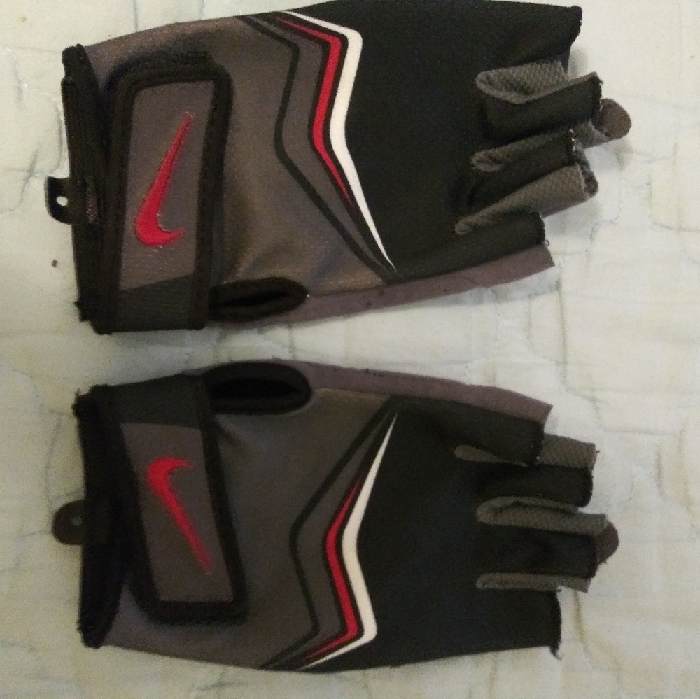 Nike men's training gloves